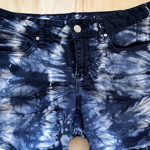 GAP Tie Die shorts - Picture 2 of 3